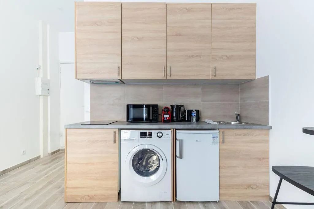 Ballu Place De Clichy Cosy דירה *