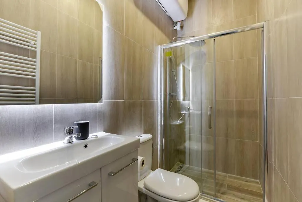 Ballu Place De Clichy Cosy דירה פריז