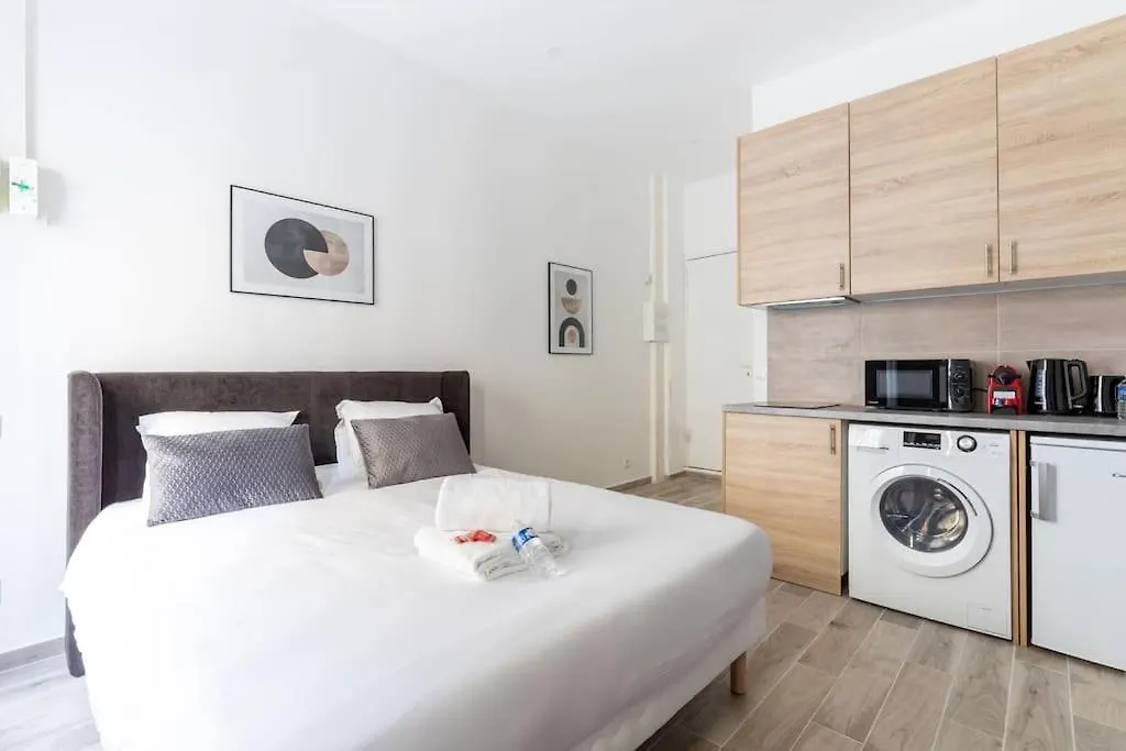Ballu Place De Clichy Cosy פריז