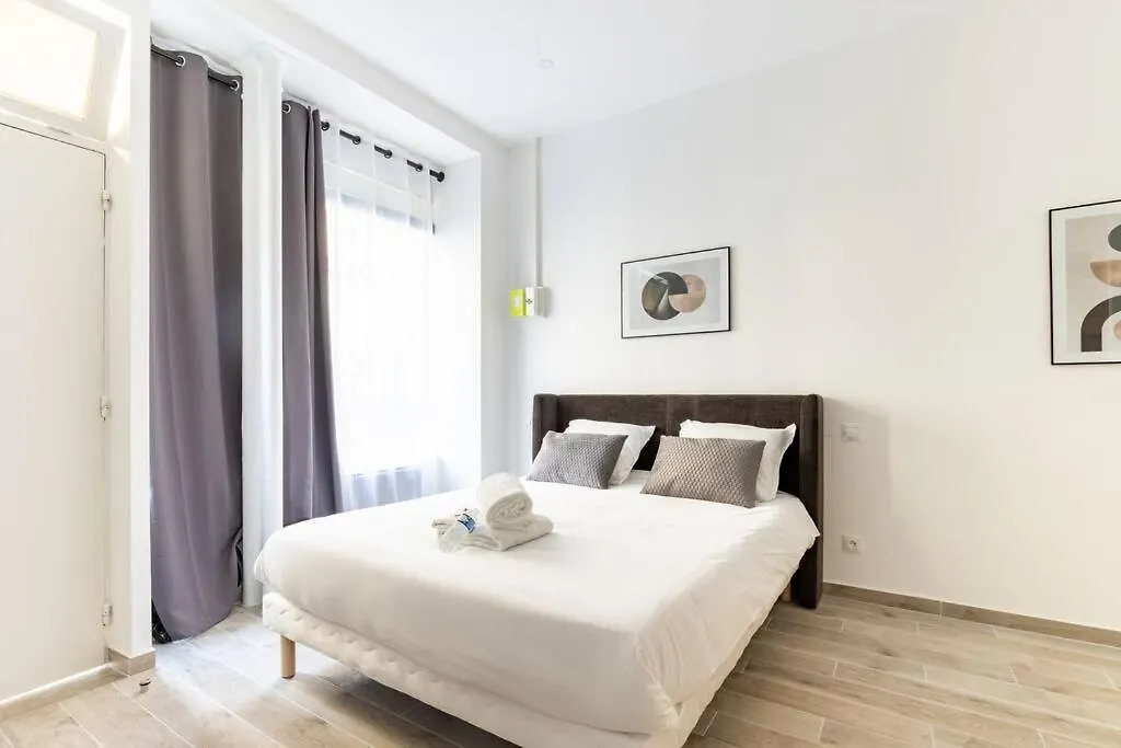 Ballu Place De Clichy Cosy Paris