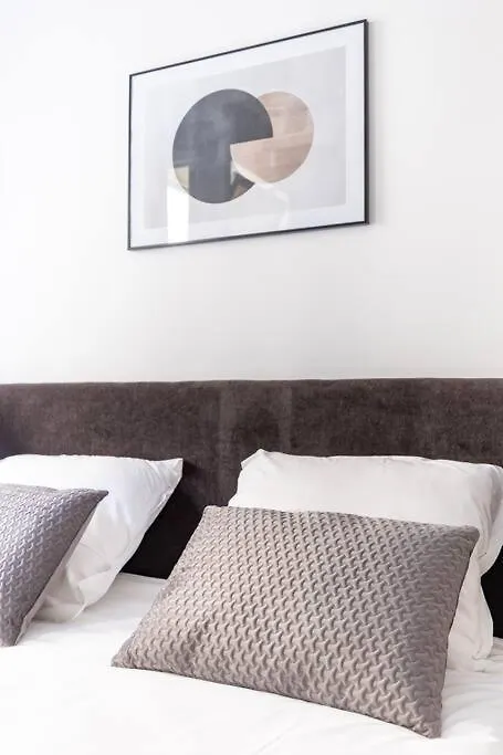 Ballu Place De Clichy Cosy شقة *