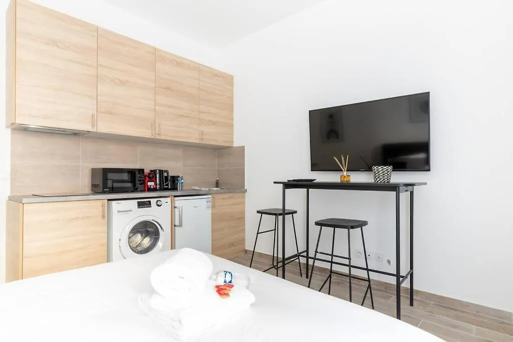 Ballu Place De Clichy Cosy باريس